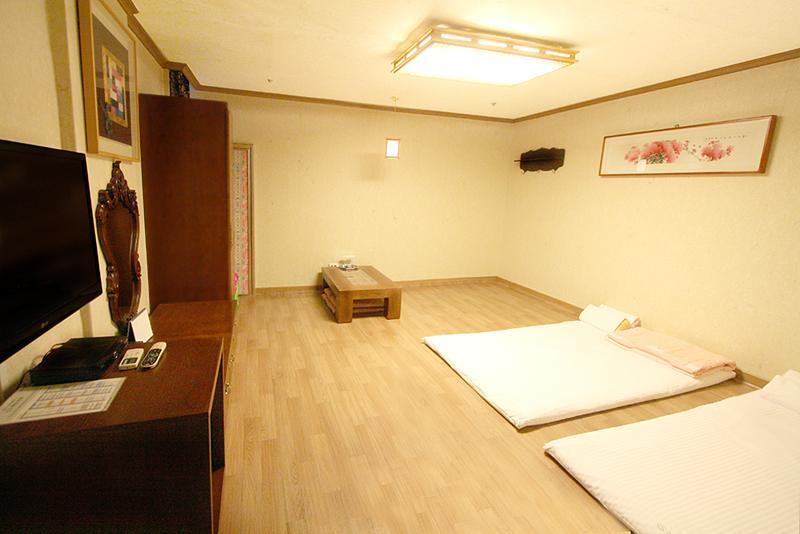 Changwon Olympic Hotel Exterior photo