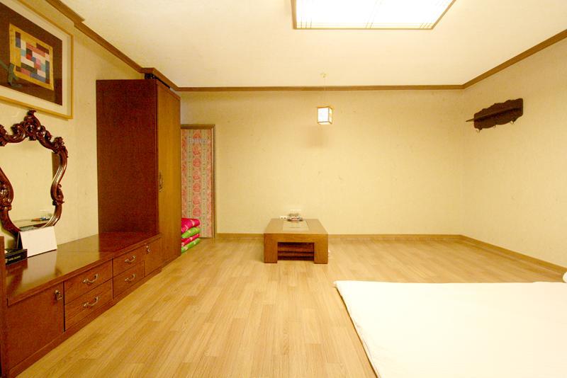 Changwon Olympic Hotel Exterior photo